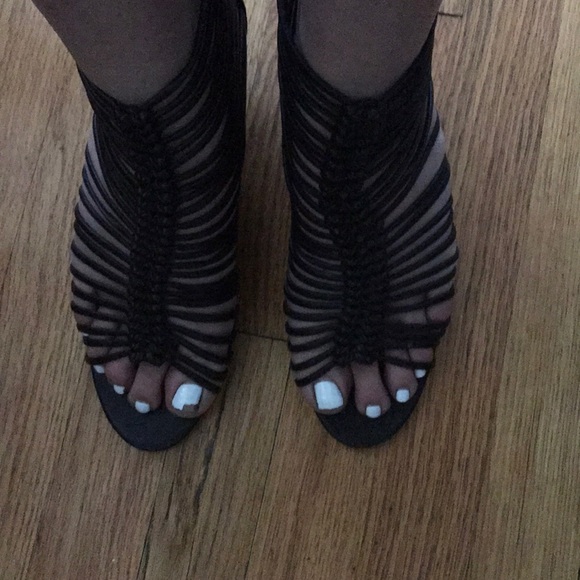 Brown heeled sandals - Picture 2 of 3